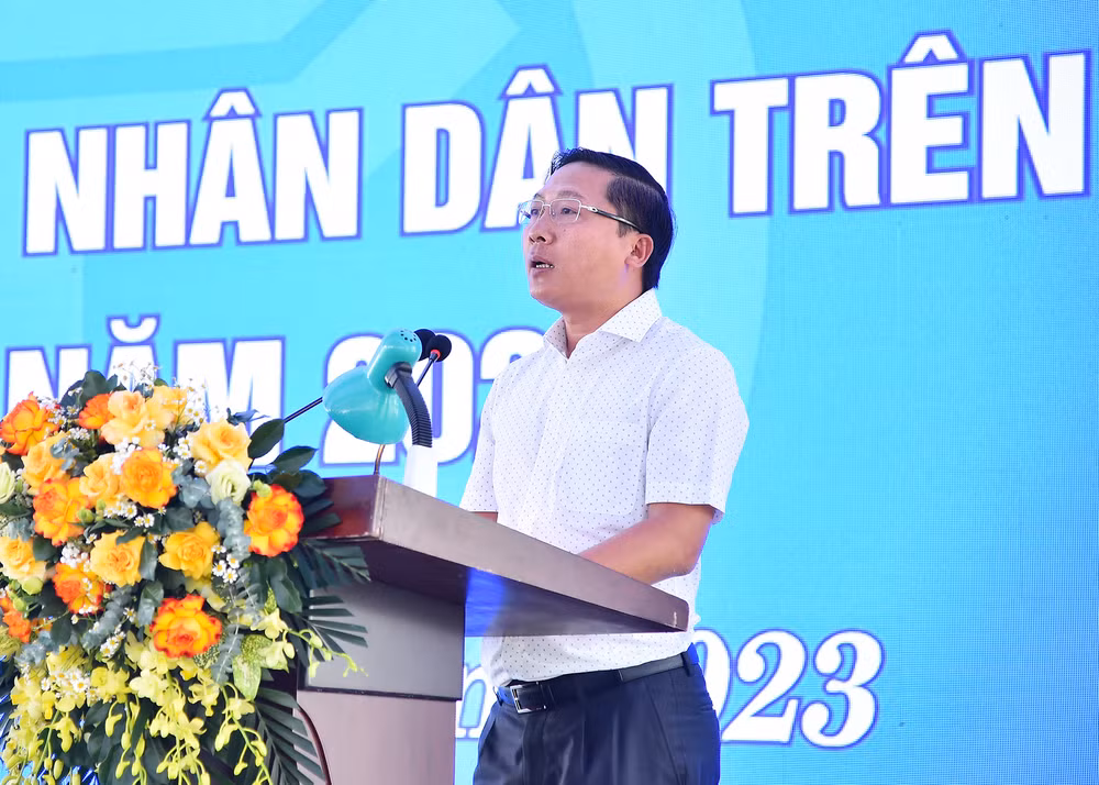 Bí thư Huyện ủy Mê Linh Nguyễn Thanh Liêm phát biểu khai mạc lễ phát động Chương trình Khám, quản lý sức khỏe cho nhân dân trên địa bàn huyện Mê Linh năm 2023.