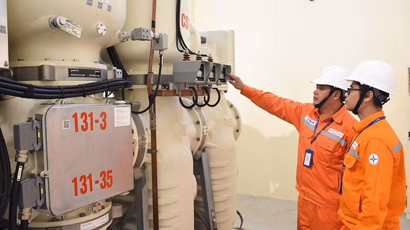 Kiểm tra thông số vận hành tại Trạm biến áp 220kV Tây Hồ (Hà Nội). 