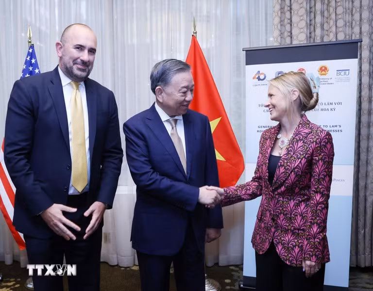 Tổng Bí thư, Chủ tịch nước Tô Lâm với đại diện doanh nghiệp Hoa Kỳ. (Ảnh: Lâm Khánh/TTXVN) Tổng Bí thư, Chủ tịch nước Tô Lâm với đại diện doanh nghiệp Hoa Kỳ. (Ảnh: Lâm Khánh/TTXVN)