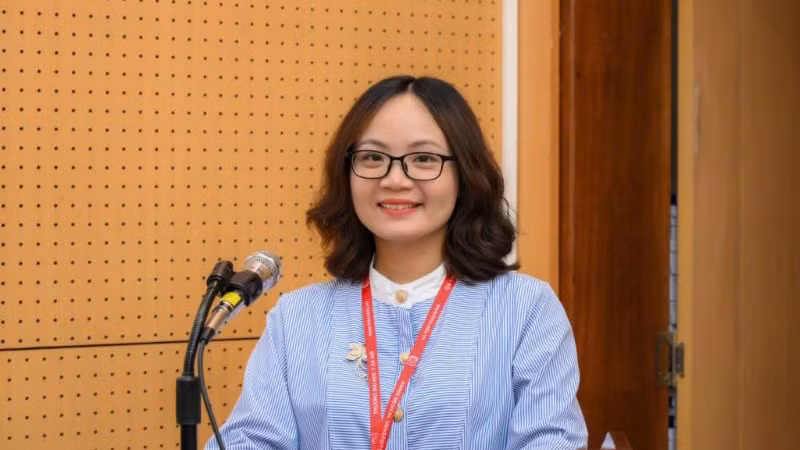 Chị Vũ Thu Huyền, công tác tại Trường đại học Y Hà Nội được Thành đoàn Hà Nội trao giải thưởng “Cán bộ, công chức, viên chức trẻ giỏi”.
