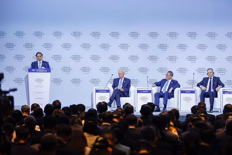 Thủ tướng Phạm Minh Chính phát biểu tại Phiên toàn thể Hội nghị WEF Đại Liên 2024.