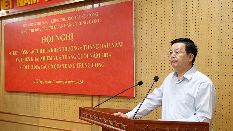 Đồng chí Mai Văn Chính, Ủy viên Trung ương Đảng, Phó Trưởng ban Thường trực Ban Tổ chức Trung ương phát biểu tại Hội nghị.