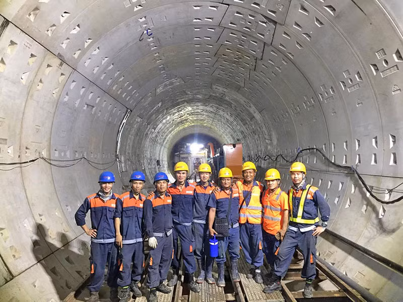 - FECON bắt đầu tham gia vào lĩnh vực công trình ngầm đô thị với dự án đầu tiên – Metro Line 1 Thành phố Hồ Chí Minh. - FECON bắt đầu tham gia vào lĩnh vực công trình ngầm đô thị với dự án đầu tiên – Metro Line 1 Thành phố Hồ Chí Minh.