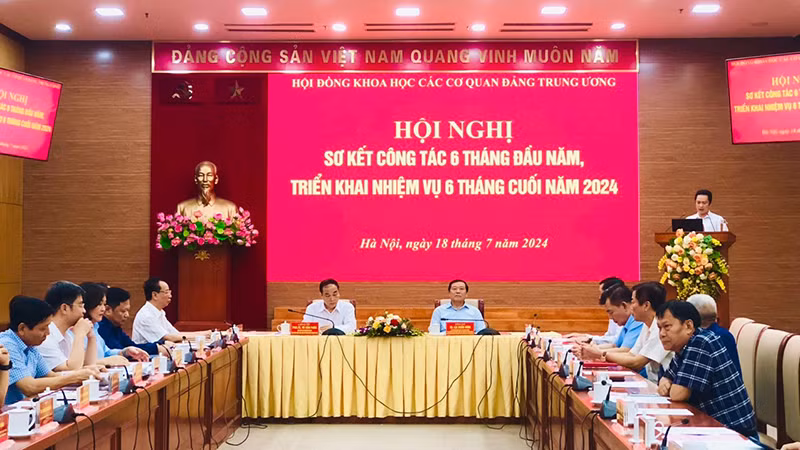 Toàn cảnh hội nghị.