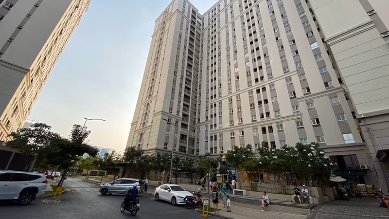 Khu Nhà ở xã hội Imperial Palace (quận Bình Tân) với khoảng 900 căn hộ nhà ở xã hội, đưa vào hoạt động tháng 10/2022, đáp ứng nhu cầu về chỗ ở cho các đối tượng chính sách chưa có nhà ở.