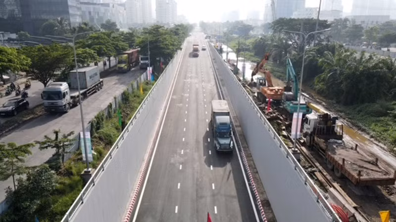 Một nhánh hầm chui HC2 mới khang trang, sạch đẹp đã được thông xe tại nút giao Nguyễn Văn Linh-Nguyễn Hữu Thọ. (Ảnh: Thế Anh) Một nhánh hầm chui HC2 mới khang trang, sạch đẹp đã được thông xe tại nút giao Nguyễn Văn Linh-Nguyễn Hữu Thọ. (Ảnh: Thế Anh)