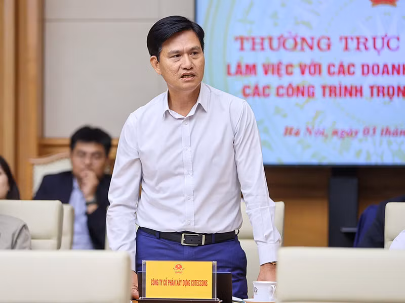 Ông Phạm Quân Lực, Phó Tổng giám đốc Công ty Cổ phần Xây dựng Coteccons phát biểu ý kiến.