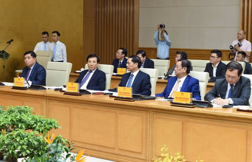 Đại diện lãnh đạo các bộ, ngành của Chính phủ Việt Nam tham dự buổi tọa đàm.