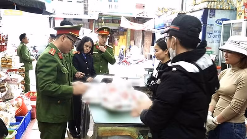 Số mỳ chính giả bị cơ quan Công an thu giữ. 