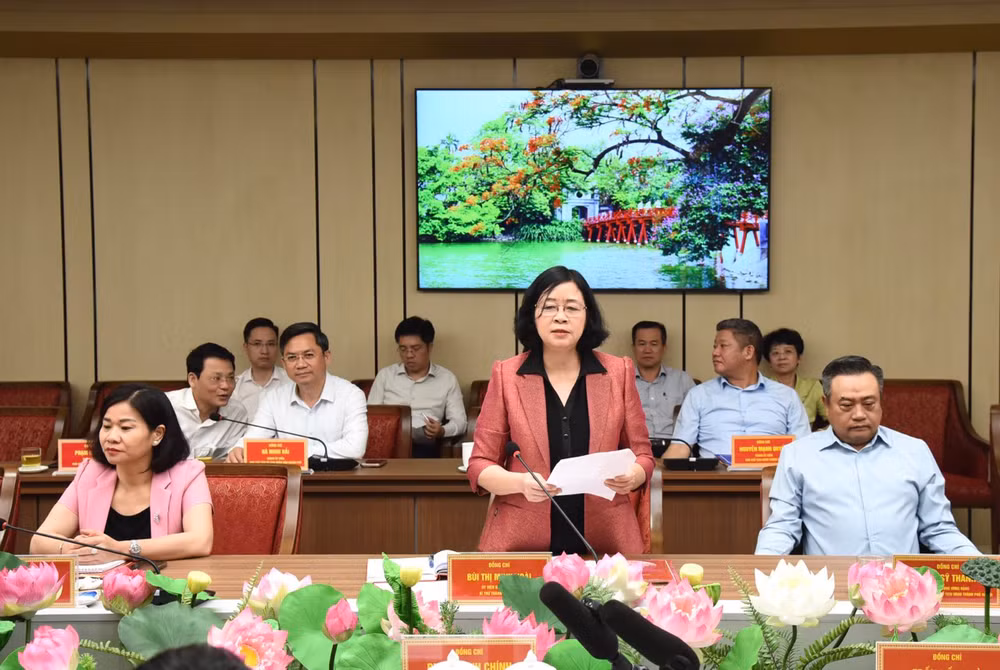Bí thư Thành ủy Hà Nội Bùi Thị Minh Hoài phát biểu ý kiến tại buổi làm việc.