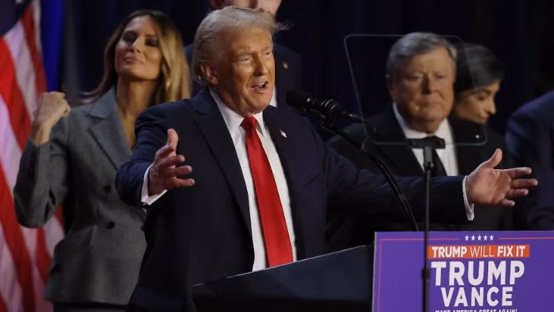 Ông Donald Trump phát biểu trước những người ủng hộ tại sự kiện ở Trung tâm Hội nghị Palm Beach, Florida, Mỹ, ngày 6/11/2024. (Ảnh: Reuters)