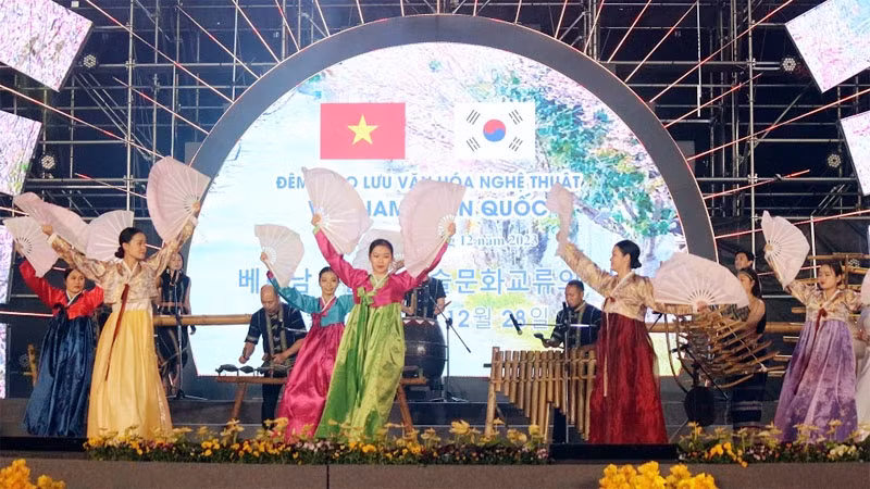 Tiết mục mang nhiều ý nghĩa về quan hệ hữu nghị, kết nghĩa giữa thành phố Đà Lạt và Chuncheon.