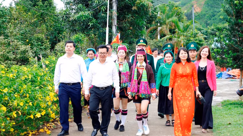 Người dân Hải Sơn và các đại biểu trong Ngày hội Đại đoàn kết toàn dân tộc của xã