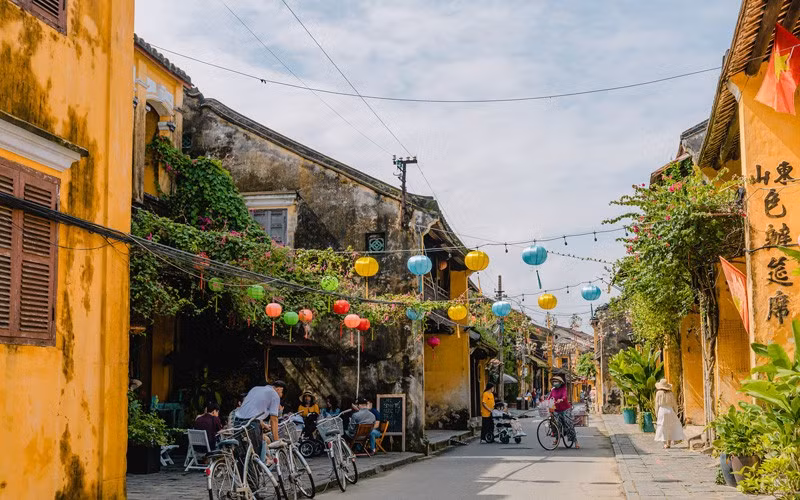 Những con đường nhỏ ở Hội An luôn được người dân giữ gìn xanh mát (Ảnh: Duy Hậu)