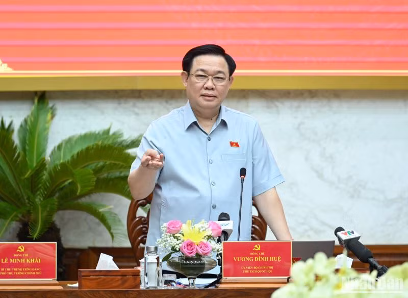 Chủ tịch Quốc hội Vương Đình Huệ phát biểu kết luận buổi làm việc với Ban Thường vụ Tỉnh ủy Hậu Giang. (Ảnh: Duy Linh)
