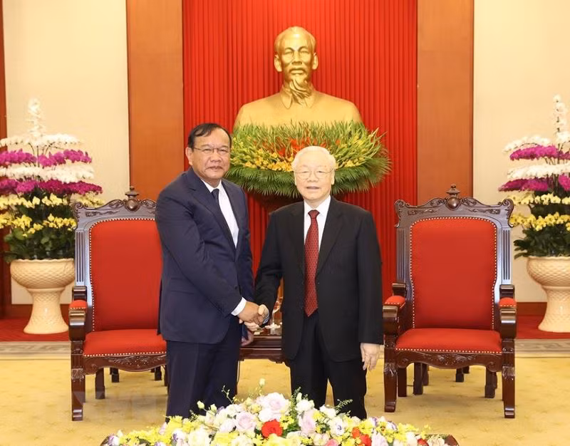 Tổng Bí thư Nguyễn Phú Trọng tiếp Trưởng Ban Đối ngoại Trung ương Đảng Nhân dân Campuchia Prak Sokhonn. (Ảnh: TTXVN) Tổng Bí thư Nguyễn Phú Trọng tiếp Trưởng Ban Đối ngoại Trung ương Đảng Nhân dân Campuchia Prak Sokhonn. (Ảnh: TTXVN)