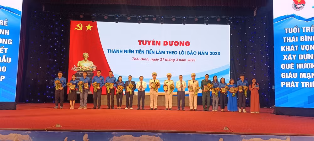 Tỉnh ủy Thái Bình biểu dương thanh niên tiến tiến làm theo lời Bác. Tỉnh ủy Thái Bình biểu dương thanh niên tiến tiến làm theo lời Bác.