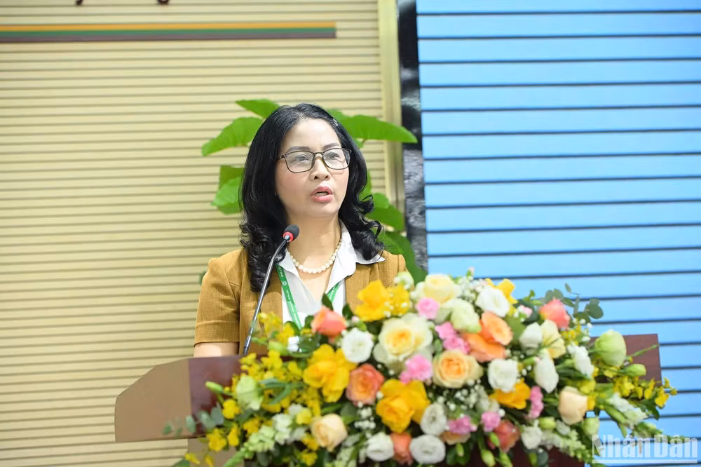 GS, TS Nguyễn Thị Lan, Giám đốc Học viện Nông nghiệp Việt Nam (VNUA) chia sẻ tại Diễn đàn. GS, TS Nguyễn Thị Lan, Giám đốc Học viện Nông nghiệp Việt Nam (VNUA) chia sẻ tại Diễn đàn.