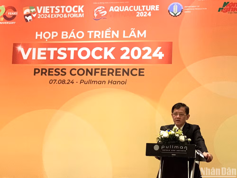 Ông Dương Tất Thắng, Cục trưởng Cục Chăn nuôi chia sẻ tại họp báo. Ông Dương Tất Thắng, Cục trưởng Cục Chăn nuôi chia sẻ tại họp báo.