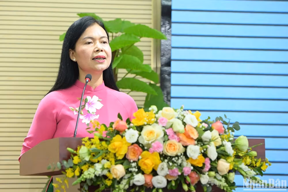 Bà Vũ Thị Phương Lan, Chủ tịch Công đoàn Bộ Nông nghiệp và Phát triển nông thôn khẳng định phụ nữ Việt Nam đã và đang đóng một vai trò không thể thiếu trong phát triển nông nghiệp và xây dựng nông thôn. Bà Vũ Thị Phương Lan, Chủ tịch Công đoàn Bộ Nông nghiệp và Phát triển nông thôn khẳng định phụ nữ Việt Nam đã và đang đóng một vai trò không thể thiếu trong phát triển nông nghiệp và xây dựng nông thôn.