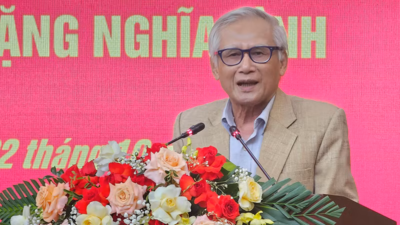 Nhân chứng lịch sử chia sẻ những kỷ niệm sâu sắc cùng giá trị nhân văn, nghĩa tình. Nhân chứng lịch sử chia sẻ những kỷ niệm sâu sắc cùng giá trị nhân văn, nghĩa tình.