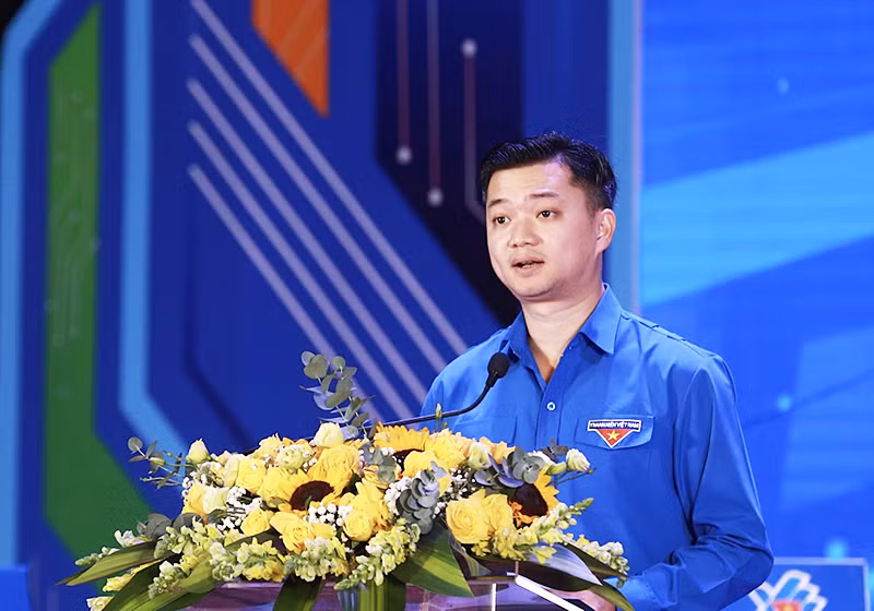 Đồng chí Nguyễn Minh Triết phát biểu ý kiến tại vòng chung kết cuộc thi.