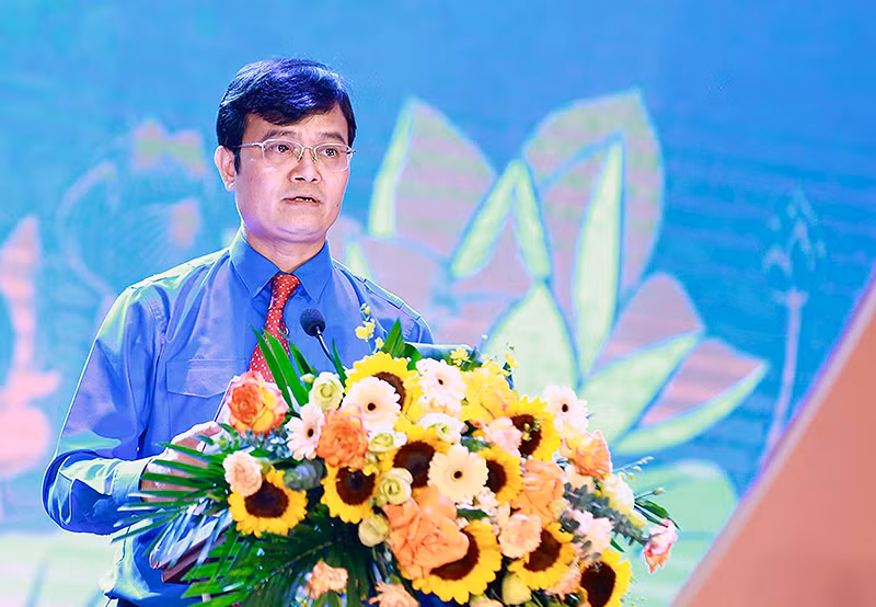 Đồng chí Bùi Quang Huy phát biểu ý kiến tại buổi lễ.