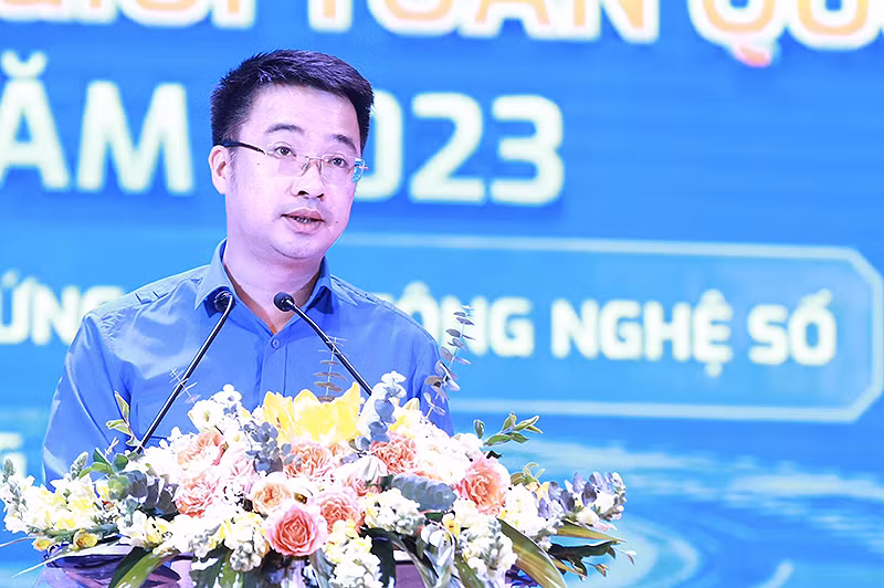 Đồng chí Nguyễn Tường Lâm phát biểu ý kiến tại buổi lễ.
