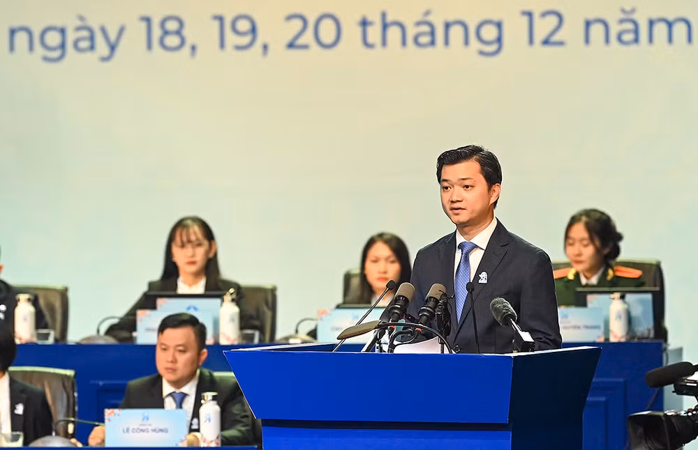 Đồng chí Nguyễn Minh Triết phát biểu ý kiến tại Đại hội đại biểu toàn quốc Hội Sinh viên Việt Nam lần thứ XI.