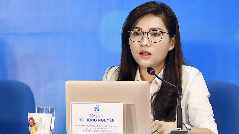 Đồng chí Hồ Hồng Nguyên giải đáp thắc mắc của các đại biểu. Đồng chí Hồ Hồng Nguyên giải đáp thắc mắc của các đại biểu.