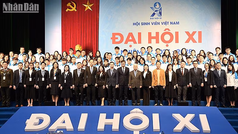 Đại diện lãnh đạo các bộ, ban, ngành và đại biểu trong phiên bế mạc Đại hội.