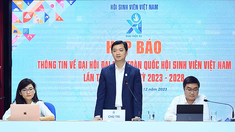 Đồng chí Nguyễn Minh Triết thông tin về Đại hội tại họp báo.