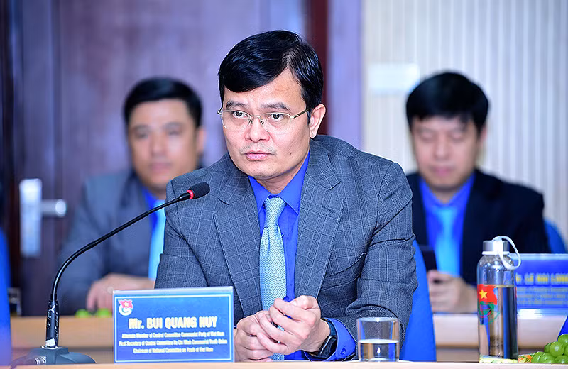 Đồng chí Bùi Quang Huy phát biểu ý kiến tại buổi làm việc.