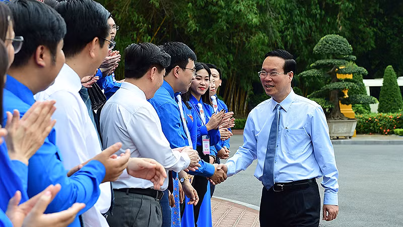 Chủ tịch nước Võ Văn Thưởng thân mật đón đoàn đại biểu tại Phủ Chủ tịch. Chủ tịch nước Võ Văn Thưởng thân mật đón đoàn đại biểu tại Phủ Chủ tịch.