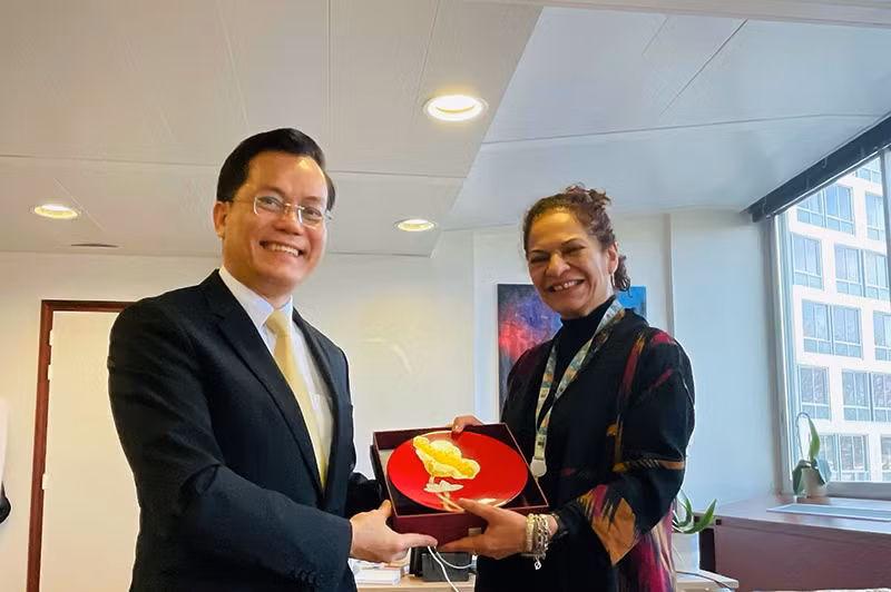 Thứ trưởng Hà Kim Ngọc, Chủ tịch Ủy ban Quốc gia UNESCO Việt Nam gặp Trợ lý Tổng Giám đốc về Khoa học Tự nhiên Lidia Brito.