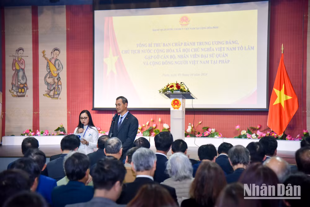 Ông Vương Hữu Nhân khẳng định: Cộng đồng người Việt Nam tại Pháp luôn phát huy truyền thống yêu nước, hướng về quê hương, đất nước. (Ảnh: XUÂN KỲ)
