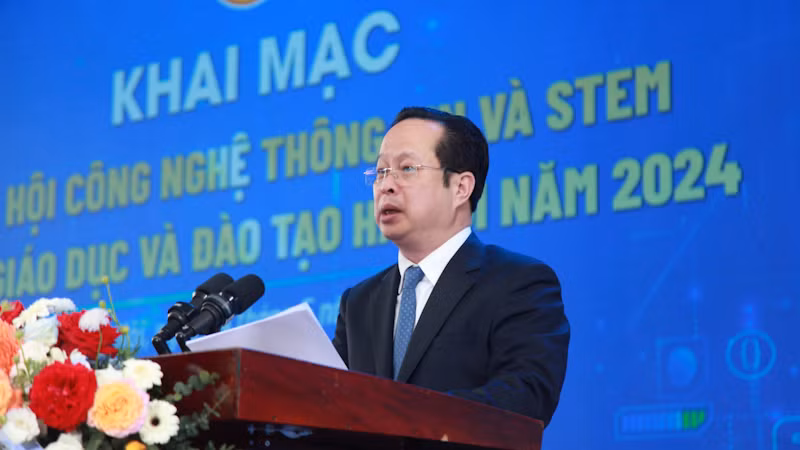 Giám đốc Sở Giáo dục và Đào tạo Hà Nội Trần Thế Cương phát biểu khai mạc.