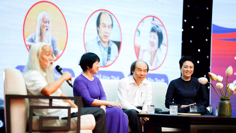 Tọa đàm "Cố nhà giáo Văn Như Cương, lá Mobius và quan điểm giáo dục trường tồn". Tọa đàm "Cố nhà giáo Văn Như Cương, lá Mobius và quan điểm giáo dục trường tồn".