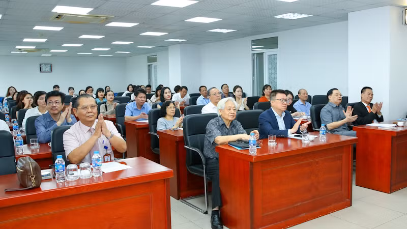 Các đại biểu tham dự tọa đàm và phát động cuộc thi viết. Các đại biểu tham dự tọa đàm và phát động cuộc thi viết.