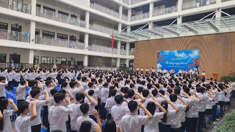 Buổi lễ ra trường để lại nhiều cảm xúc với học sinh.