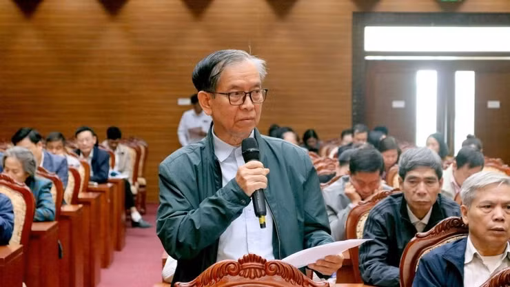 Cử tri quận Bắc Từ Liêm kiến nghị thành phố sớm có phương án cải tạo, nâng cấp một số tuyến đường.