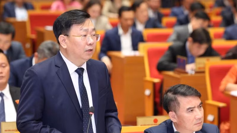 Giám đốc Sở Xây dựng Hà Nội Võ Nguyên Phong trả lời một số nội dung Hội đồng nhân dân thành phố tái chất vấn.