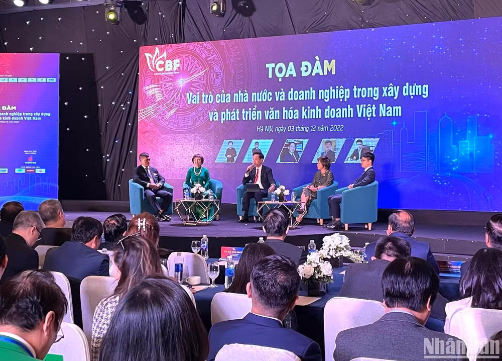 Đại diện các tập đoàn, công ty dự tọa đàm.