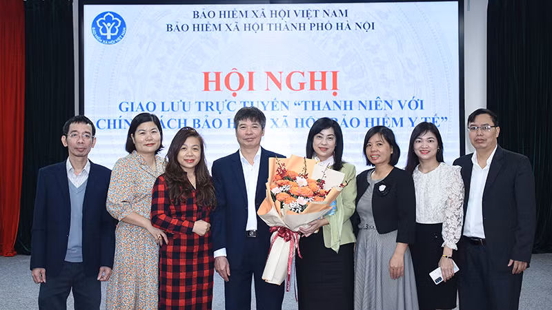 Các chuyên gia tham gia chương trình giao lưu trực tuyến. (Ảnh: HSS)