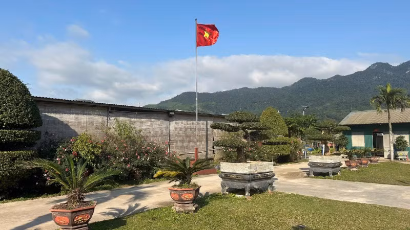 Cờ Tổ quốc tung bay ở Đồn Biên phòng Cha Lo.