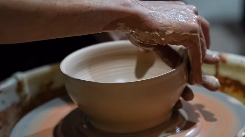 Thêm hiểu, thêm yêu nghề gốm từ những khoảnh khắc sáng tạo đầy cảm xúc.