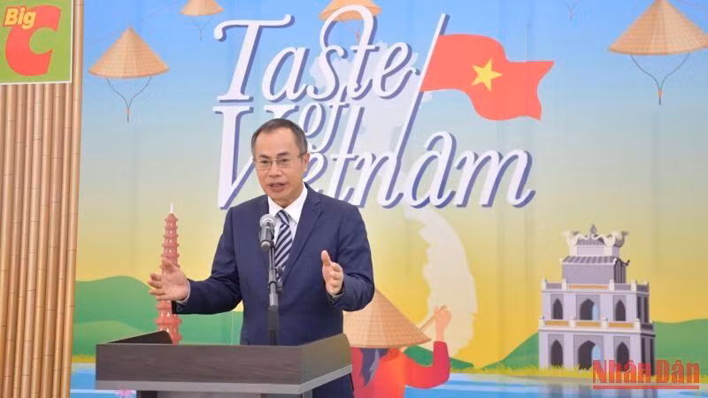 Đại sứ Phan Chí Thành phát biểu tại Lễ khai mạc Taste of Viet Nam.