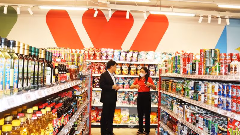 Phó Thủ tướng Singapore Heng Swee Keat thăm cửa hàng WIN tại chung cư New City, phường Bình Khánh, thành phố Thủ Đức.