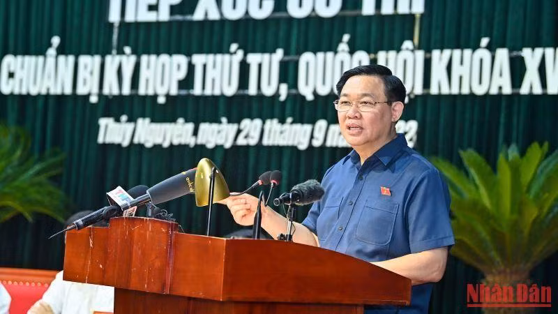 Chủ tịch Quốc hội Vương Đình Huệ phát biểu trao đổi, giải đáp các ý kiến, kiến nghị của cử tri. 
