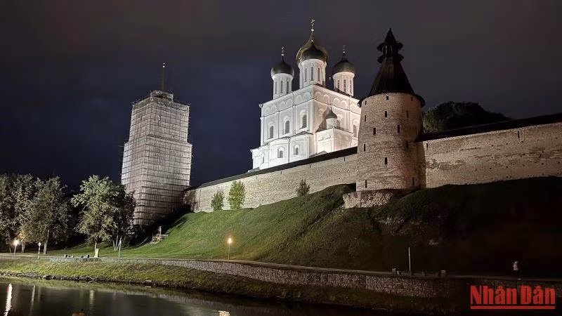 Nhà thờ Chúa Ba Ngôi được ví như trái tim của Pskov. Nhà thờ Chúa Ba Ngôi được ví như trái tim của Pskov.